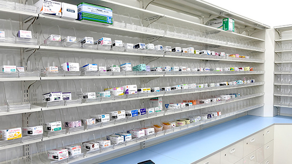 ププレひまわり薬局　岡山操南店の薬棚