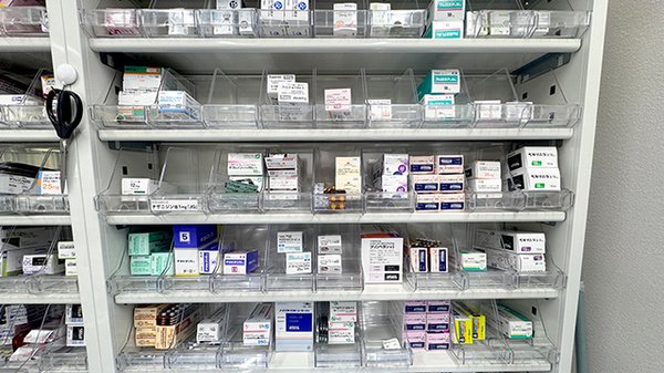 大信薬局七隈店の薬棚