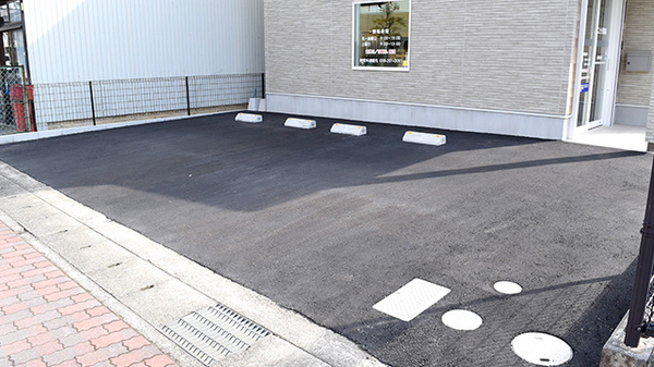 ことり薬局の駐車場