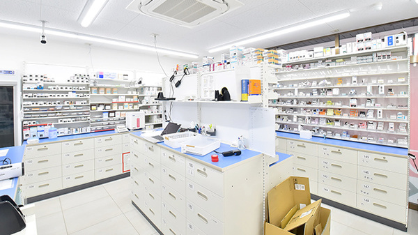 薬局くすりの福太郎　北小岩店の調剤室