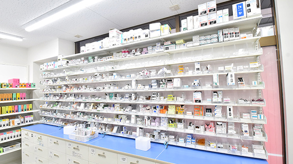 薬局くすりの福太郎　北小岩店の薬棚