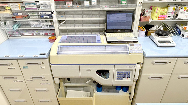 畝傍よつば薬局の調剤器具