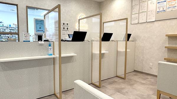 ハピネス薬局　銀座店の受付/カウンター