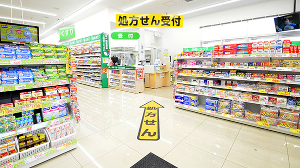 スギ薬局 あきる野引田店の入口