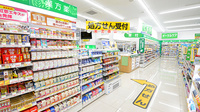 スギ薬局 美里西店の入口