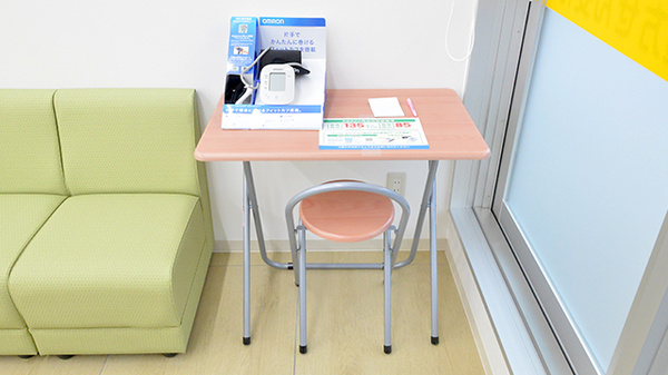 スギ薬局 美里西店の血圧計