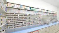 スギ薬局 美里西店の薬棚