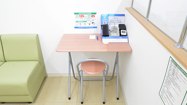 スギ薬局 豊橋前田店の血圧計