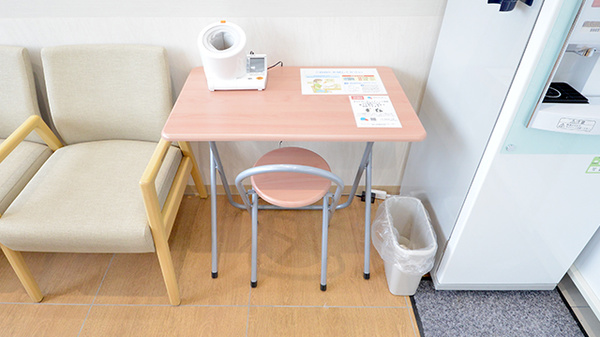 調剤薬局ツルハドラッグ中小田井店の血圧計