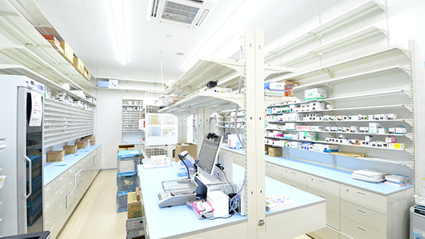 調剤薬局ツルハドラッグ中小田井店の調剤室