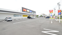 調剤薬局ツルハドラッグ中小田井店の駐車場