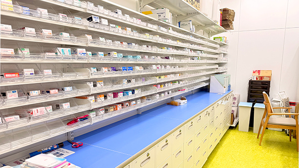 コクミン薬局　赤坂ATT　EAST店の薬棚