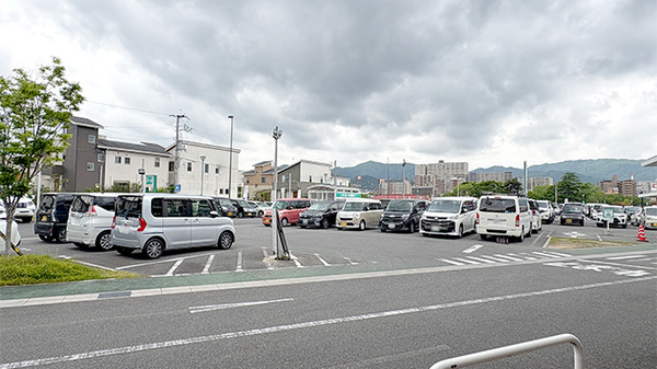ユタカ薬局　瀬田川の駐車場