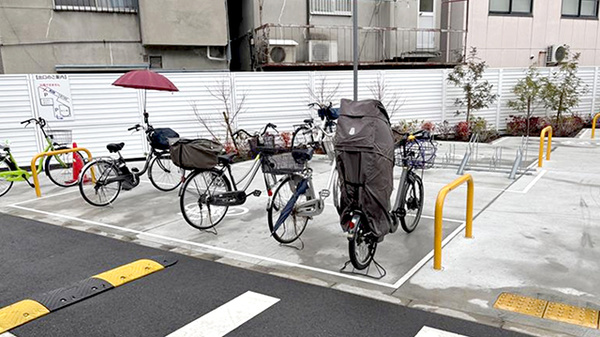 キリン堂薬局　港三先店の駐輪場