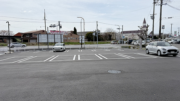 ぼうしや薬局 野里店の駐車場