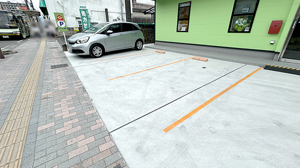 トナカイ薬局の駐車場