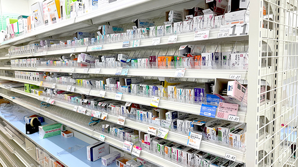 ドラッグセイムス　石巻東中里薬局の薬棚