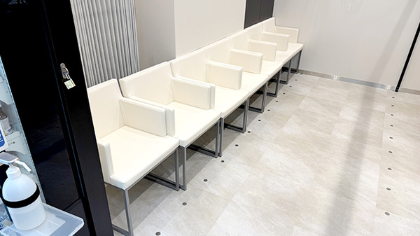 薬局マツモトキヨシパークシティ武蔵小山店の待合スペース