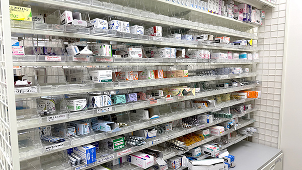 薬局マツモトキヨシパークシティ武蔵小山店の薬棚