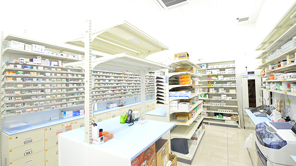 スギ薬局 磯子馬場町店の調剤室