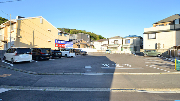 スギ薬局 磯子馬場町店の駐車場