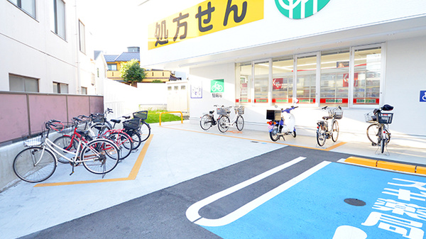 スギ薬局 磯子馬場町店の駐輪場