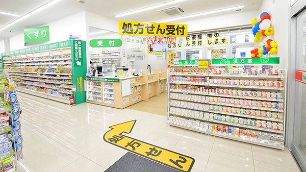 スギ薬局 六名店の入口