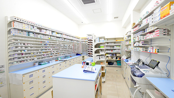 スギ薬局 六名店の調剤室