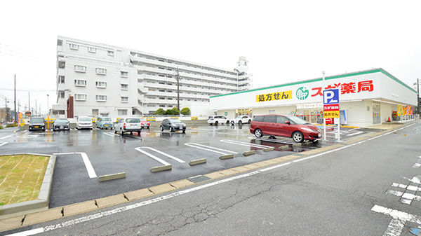 スギ薬局 六名店の駐車場