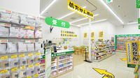 スギ薬局 新狭山店の入口