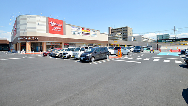スギ薬局 新狭山店の駐車場