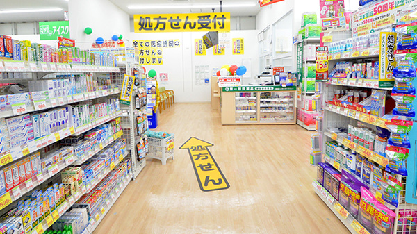 スギ薬局 美濃加茂北店の入口