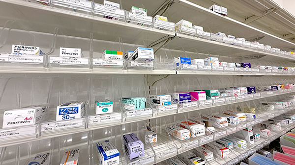 ププレひまわり薬局　府中高木店の薬棚