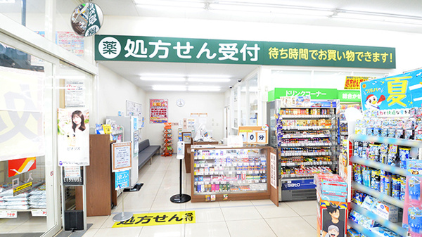 調剤薬局ツルハドラッグ須賀川西店の入口