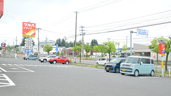 調剤薬局ツルハドラッグ須賀川西店の駐車場