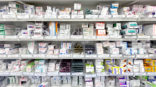 大賀薬局　萩原2号店の薬棚