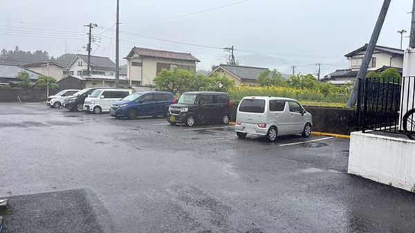 ドラッグセイムスあきる野舘谷薬局の駐車場