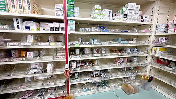 保険調剤薬局トーワ　和田店の薬棚