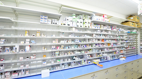 薬局くすりの福太郎　実籾北口店の薬棚