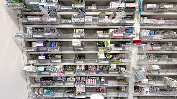 やよい堂薬局　ユアサ店の薬棚