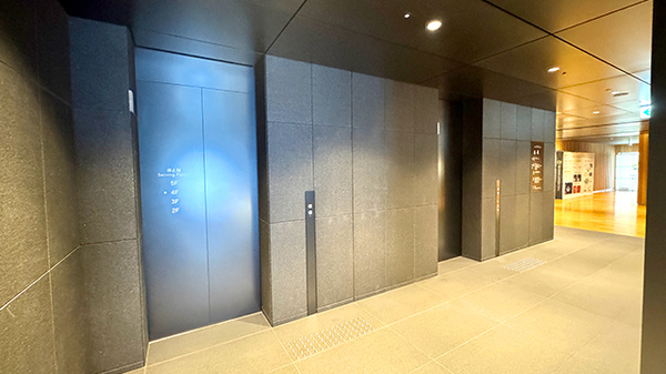 阪神調剤薬局　高輪ゲートウェイ店のエレベーター