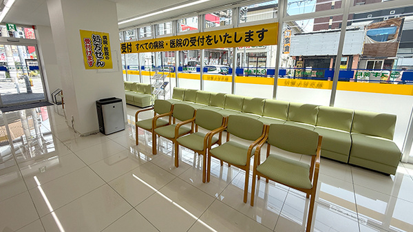 阪神調剤薬局　深江北店の待合スペース