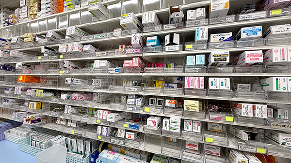 阪神調剤薬局　深江北店の薬棚