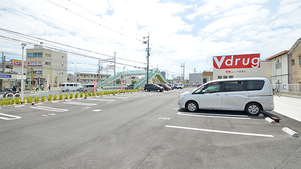 V・drug　御殿山駅前薬局の駐車場