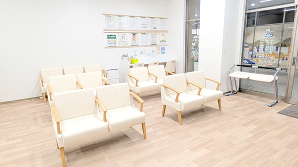 そうごう薬局 アクロスプラザ北柏店の待合スペース