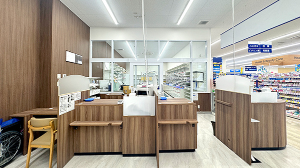 ウエルシアプラス薬局友丘店の受付/カウンター