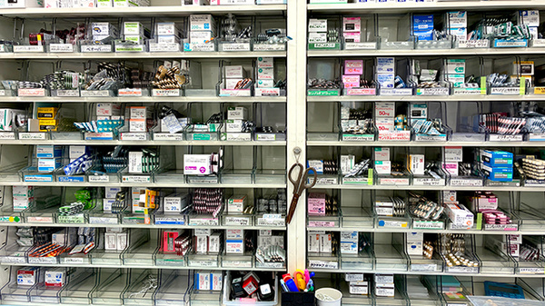 みなみ調剤薬局　赤坪店の薬棚