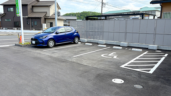 エスマイル薬局 新市店の駐車場