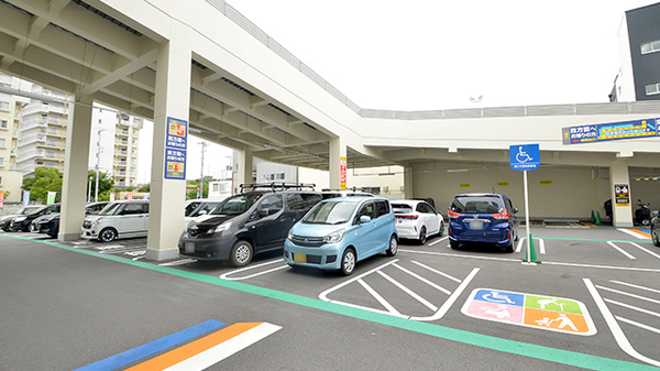 スギ薬局 マルアイ長田店の駐車場