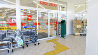 スギ薬局 柏布施店の入口